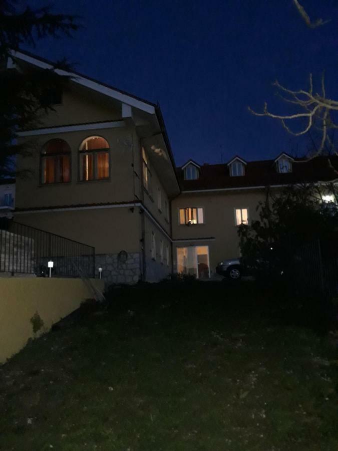 Apartament A Casa Di Fede LʼAquila Zewnętrze zdjęcie